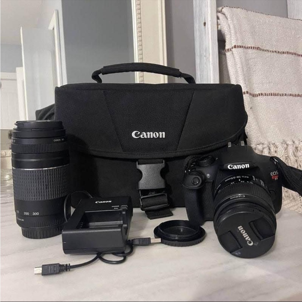 Canon eos rebel T5 digital camera